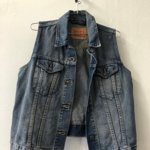 Levi's denim vest Large - Picture 2 of 4